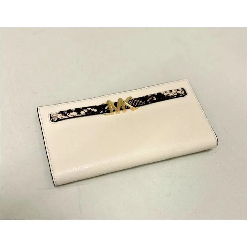Michael Kors Reed Leather Snap Flat Wallet Credit Card ID Holder in Light Cream