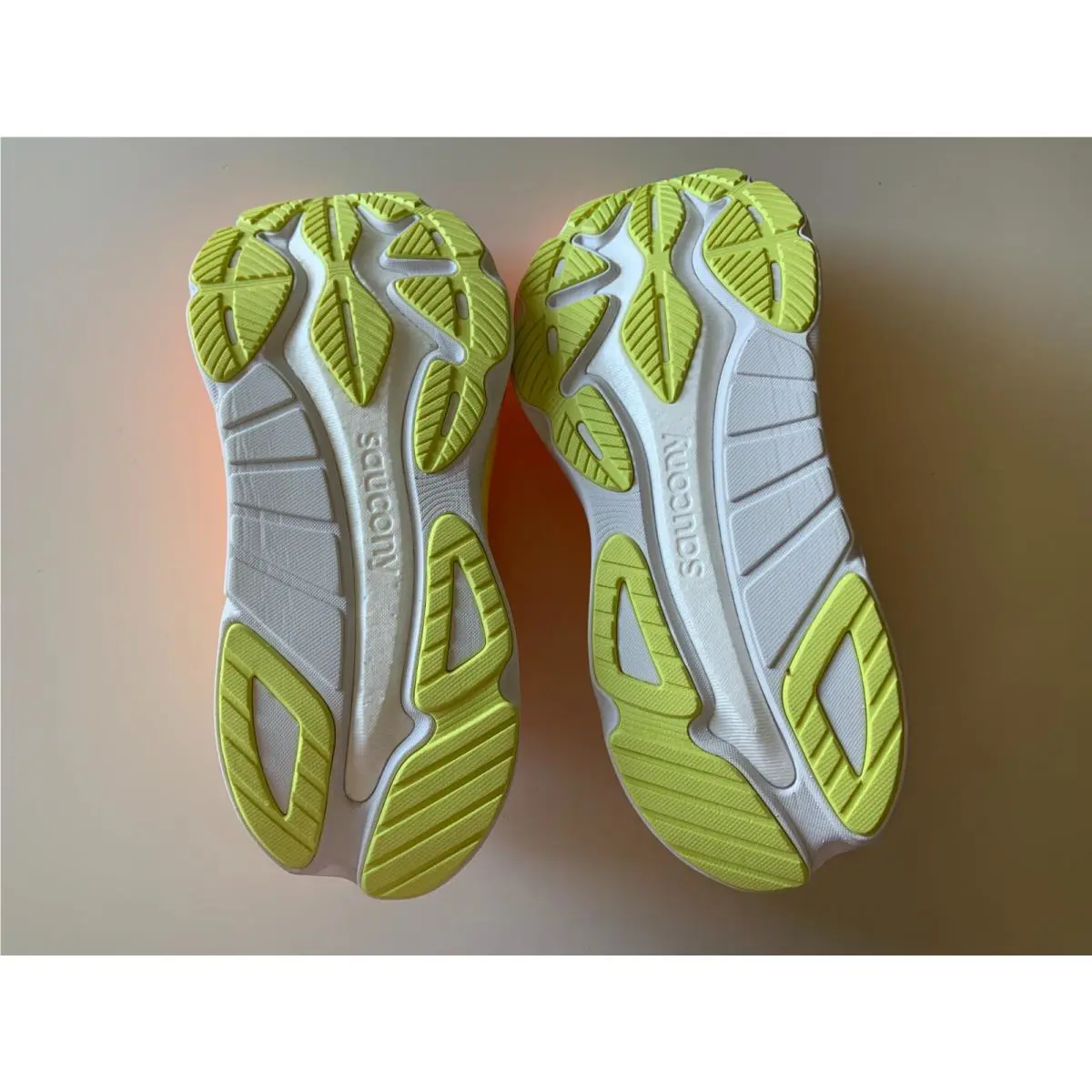 Saucony shoes - VO2 (UPC: 195020768136) 3