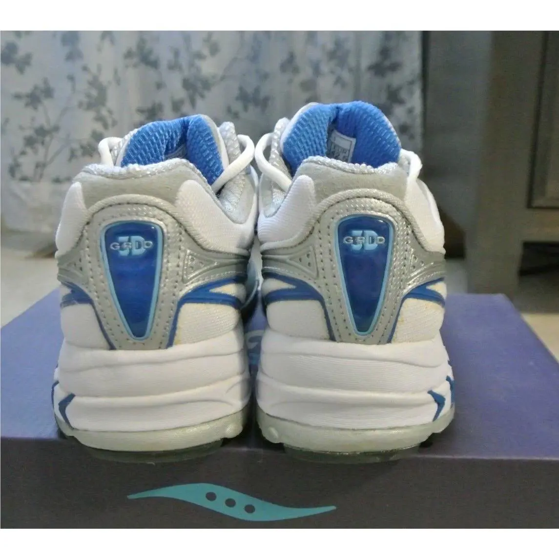 Saucony shoes - Silver 2