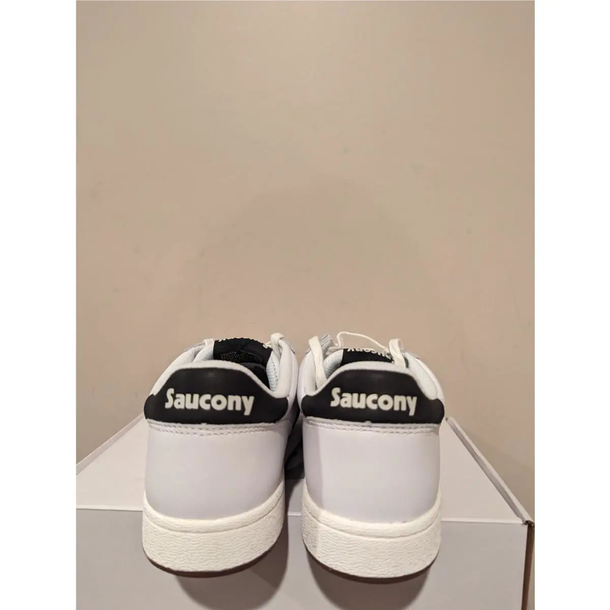 Saucony shoes - White/Black 2