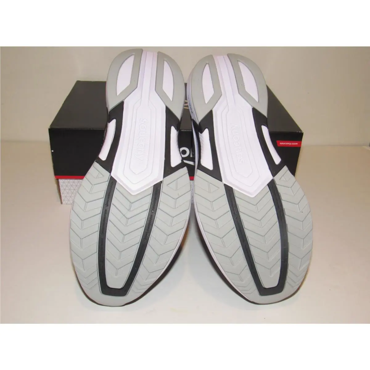 Saucony shoes - Saucony Axon - Axon - Black (UPC: 194917419083) 4
