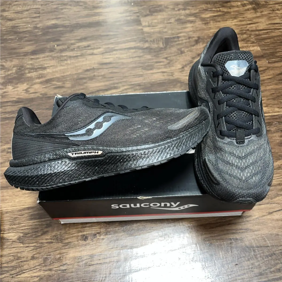 Saucony Triumph 19 Women’s Triple Black Running Shoes S10678-14 Size 9