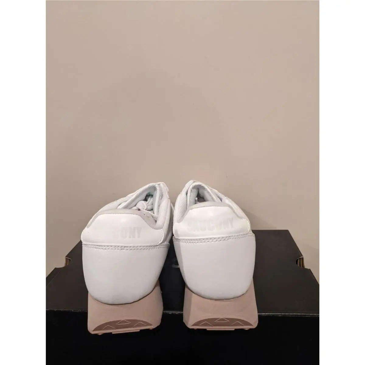 Saucony shoes - White/Shadow 2