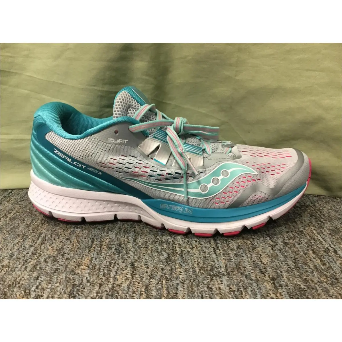 Women’s Saucony S10369-1 Zealot Iso 3 Grey/blue/pink Sneakers Size 11.5
