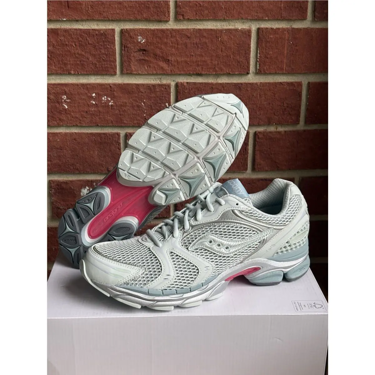 Saucony shoes - Saucony ProGrid Triumph - ProGrid Triumph - S70774-2 - Gray 0