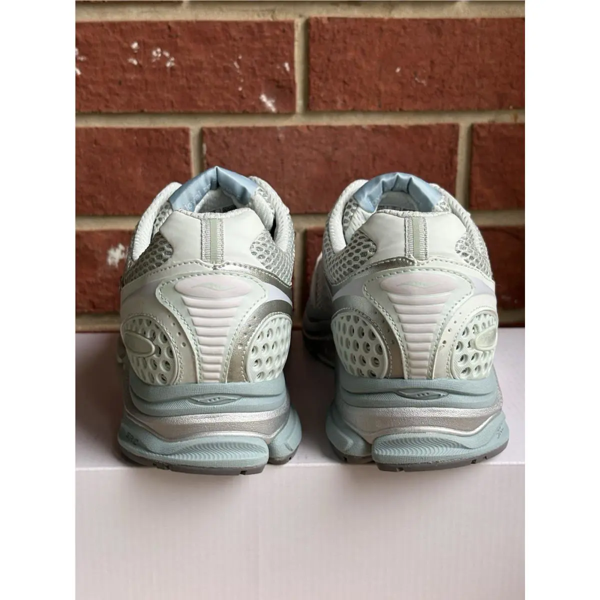 Saucony shoes - Saucony ProGrid Triumph - ProGrid Triumph - S70774-2 - Gray 2