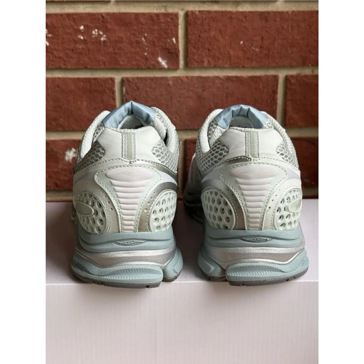Saucony shoes - Saucony ProGrid Triumph - ProGrid Triumph - S70774-2 - Gray 2