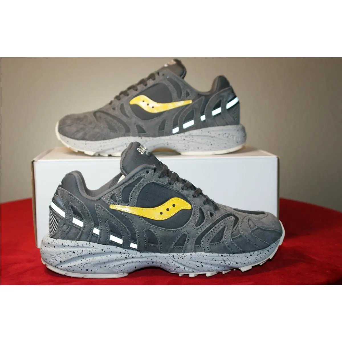 Saucony : Grid Azura 2000 / Unisex / Men`s Size : 7.5 / Women`s 9 / S70545-1 /