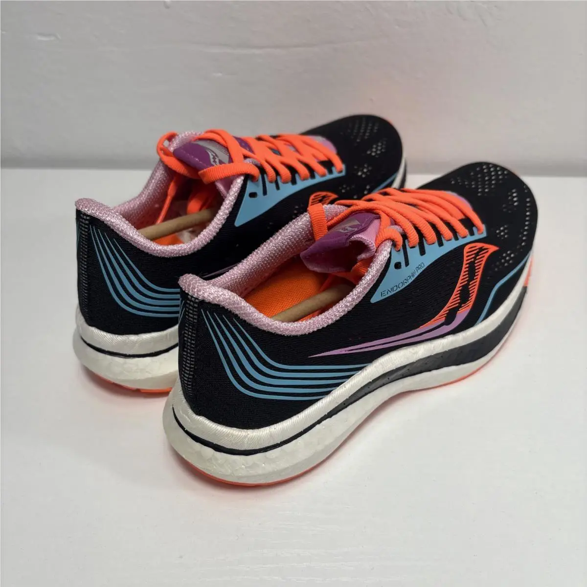 Saucony shoes - See Images 8