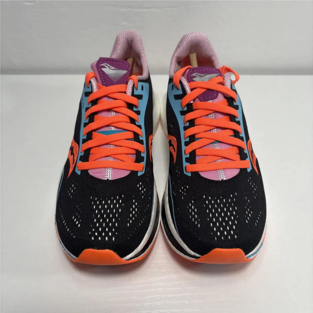 Saucony shoes - See Images 1