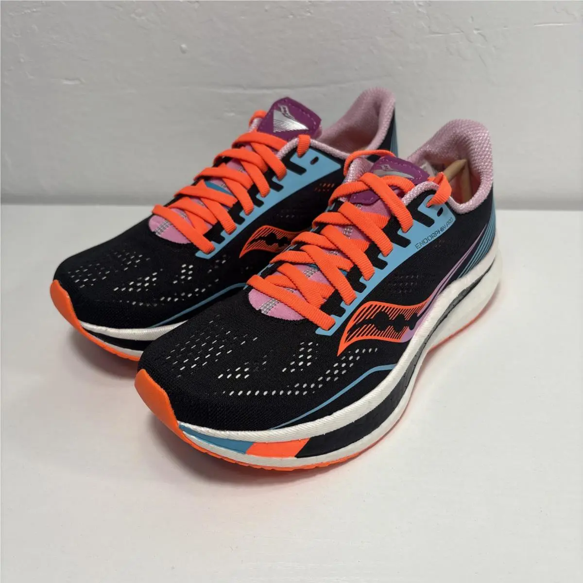 Saucony shoes - See Images 2
