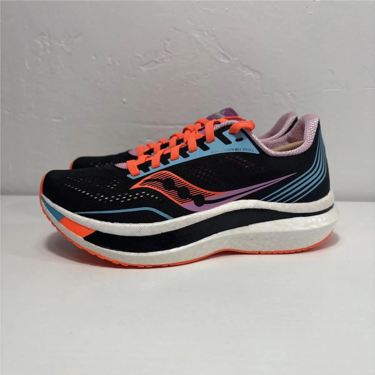 Saucony shoes - See Images 3