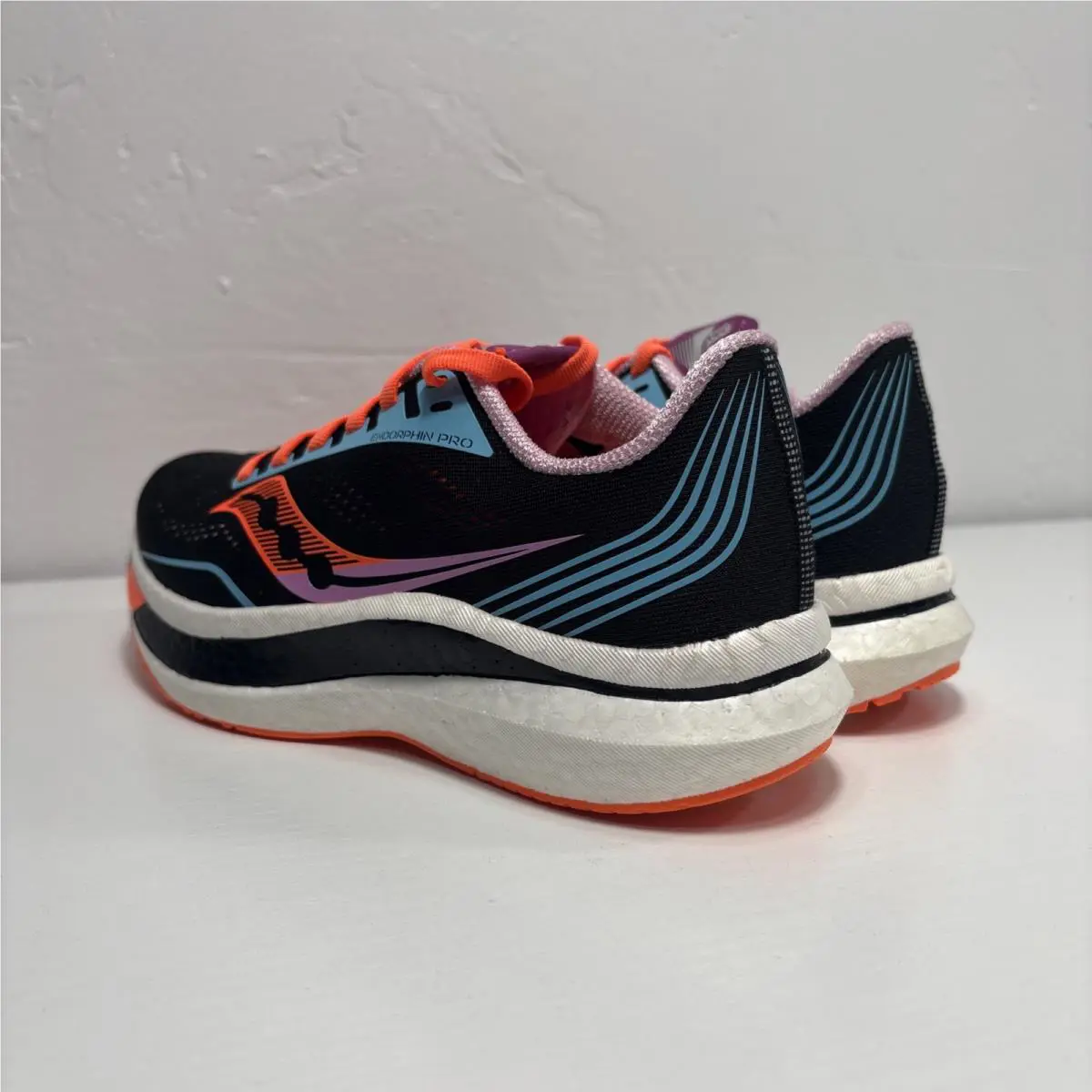 Saucony shoes - See Images 4
