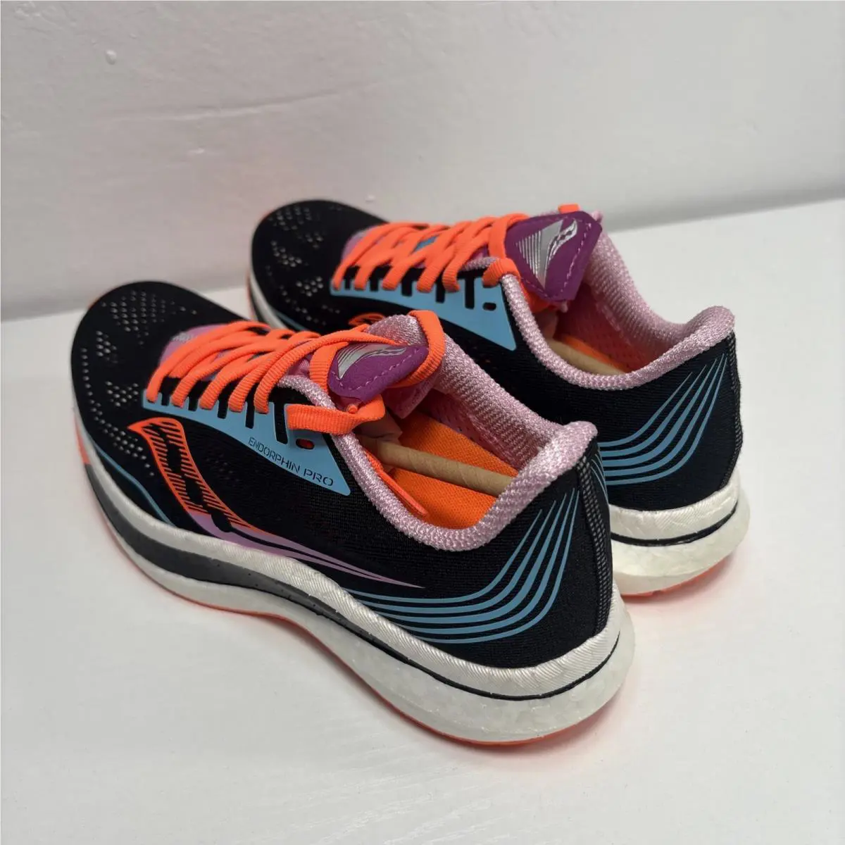 Saucony shoes - See Images 5