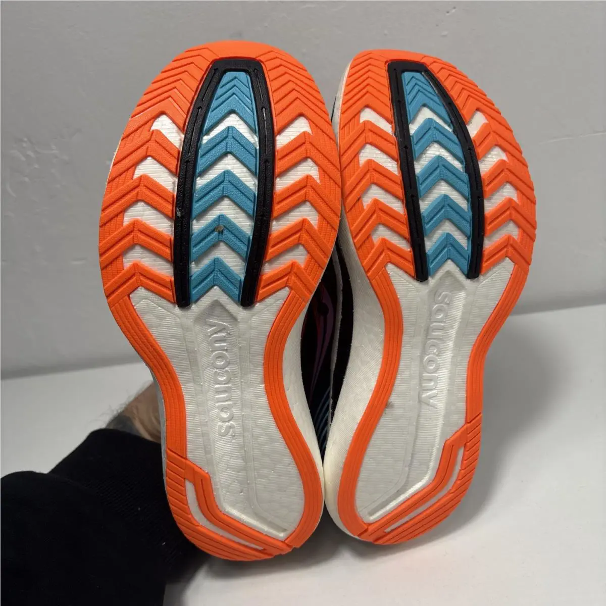 Saucony shoes - See Images 9