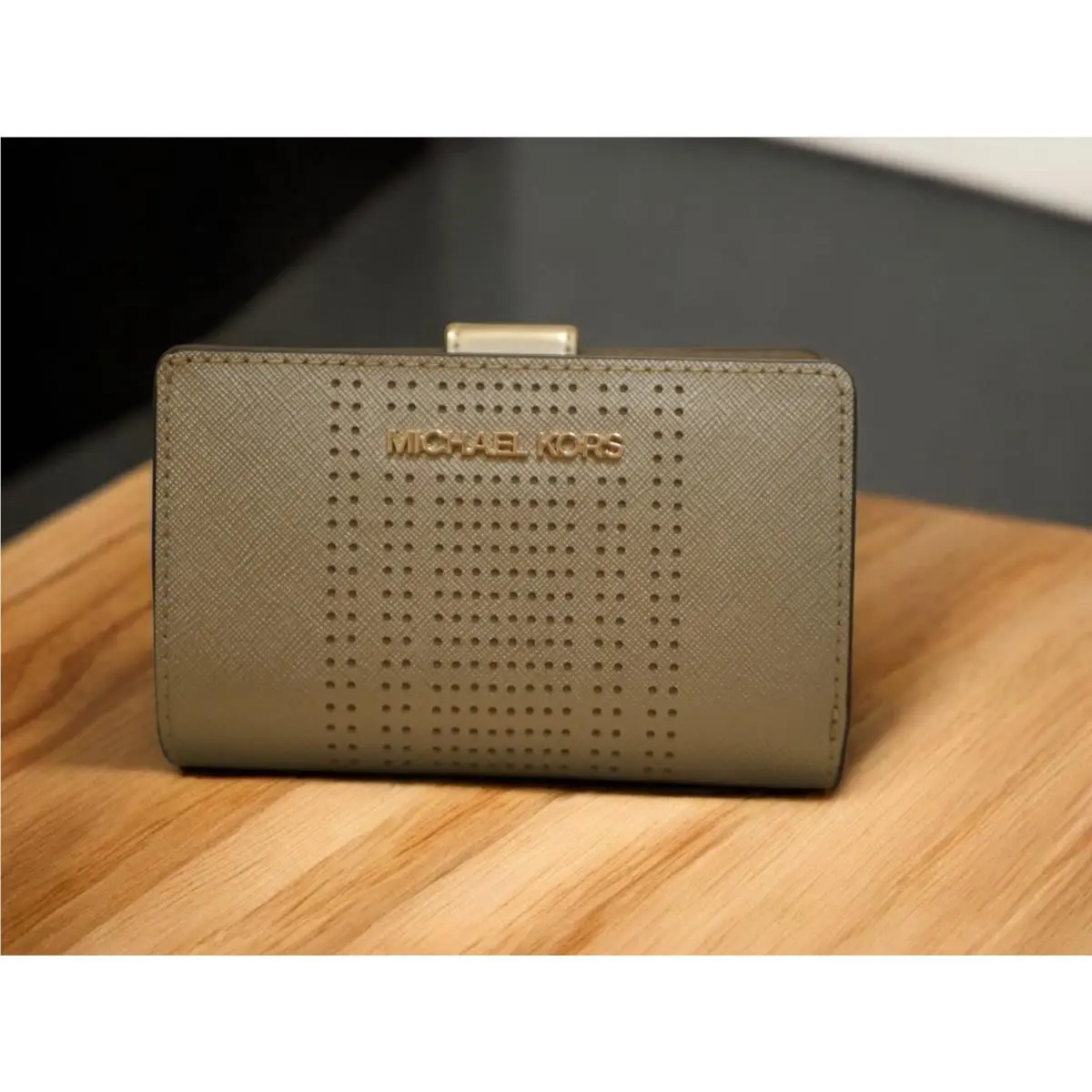 Newmichael Kors Women Medium Bifold Zip Coin Credit Card Holder Wallet Pale Gold