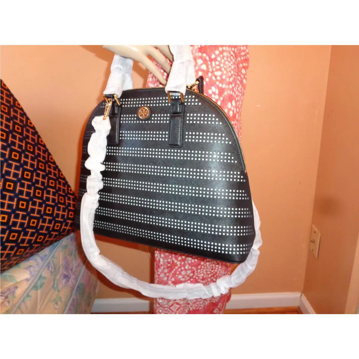 Tory Burch Robinson Perfrorated Dome Satchel Large Black/birch
