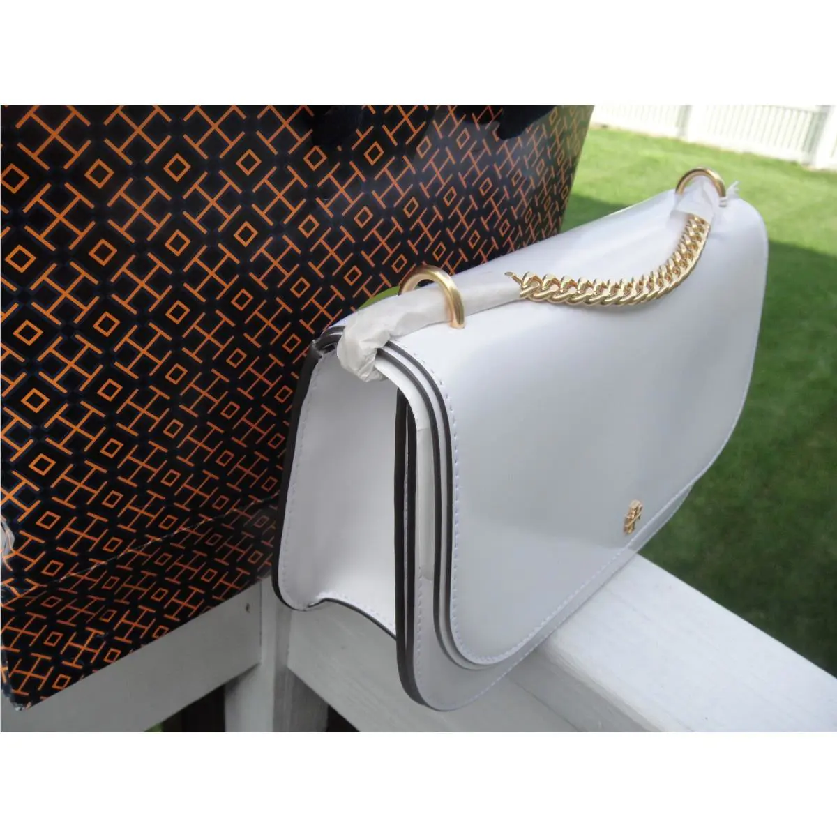 Tory Burch Emerson E / W Flap Adjustable Shoulder Bag.$498.00.100%