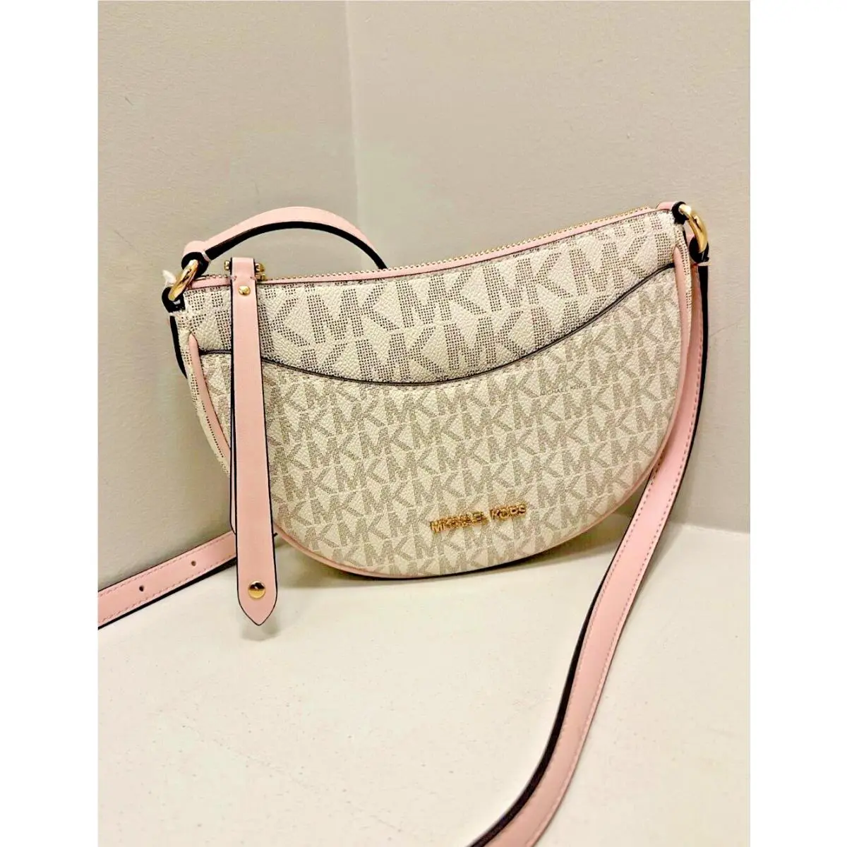 Michael Kors Dover Small Women Half Moon Crossbody Bag in Powder Blush Multi