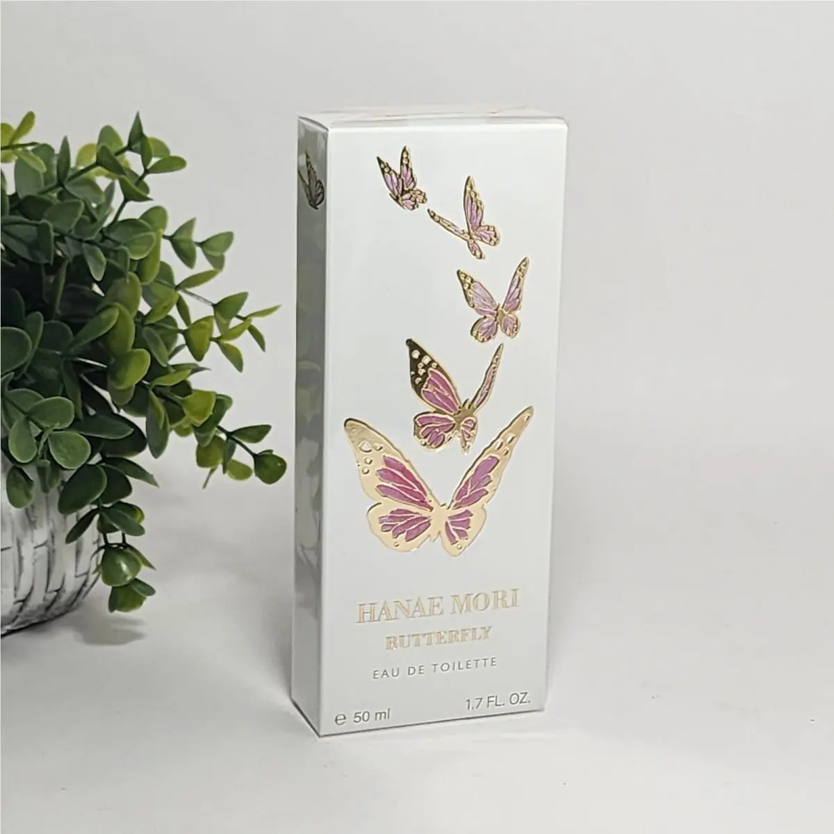 Hanae Mori Paris Pink Butterfly Eau de Toilette Spray 1.7 fl oz 50 mL
