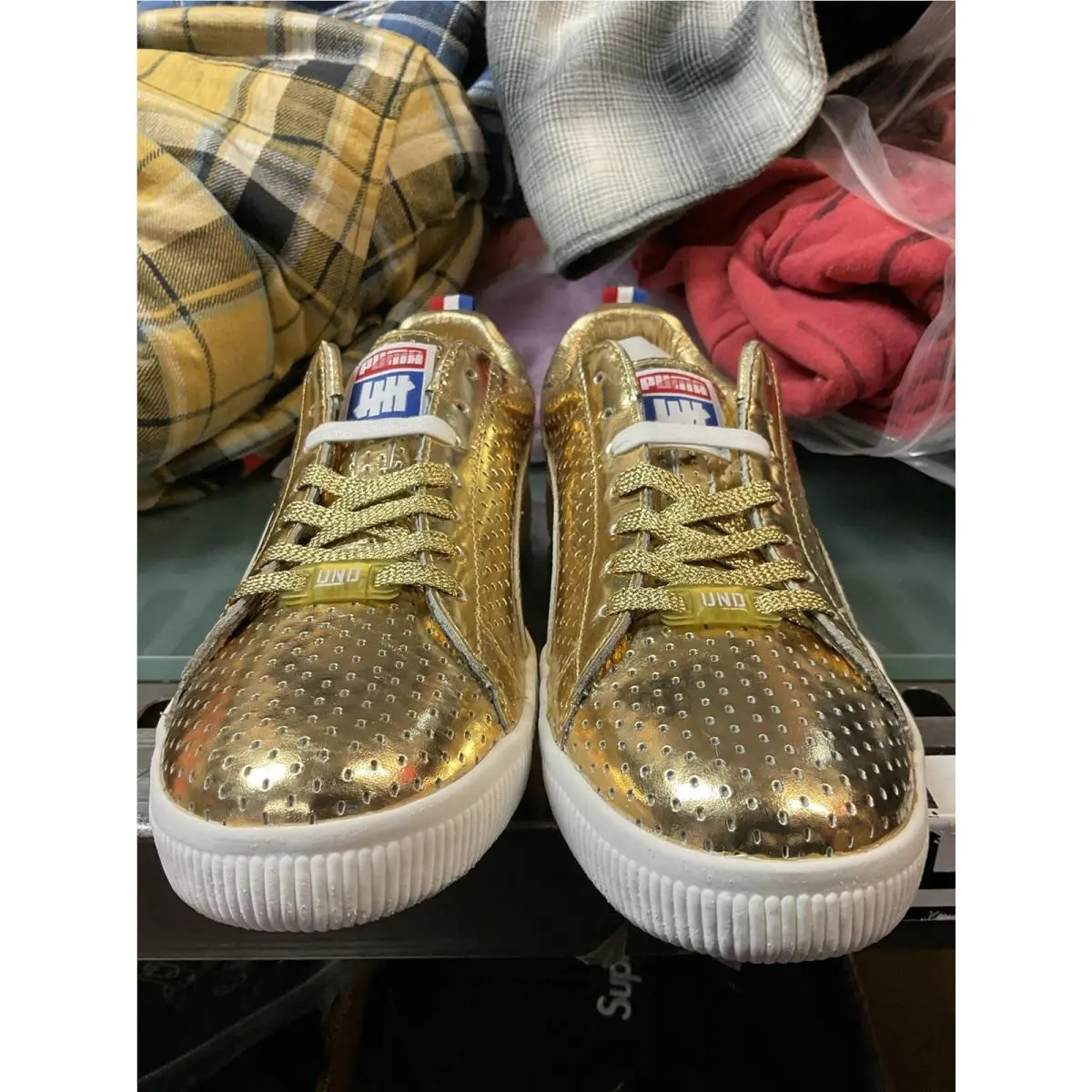 Puma shoes - PUMA Clyde - Clyde - 35427301 - Gold 1
