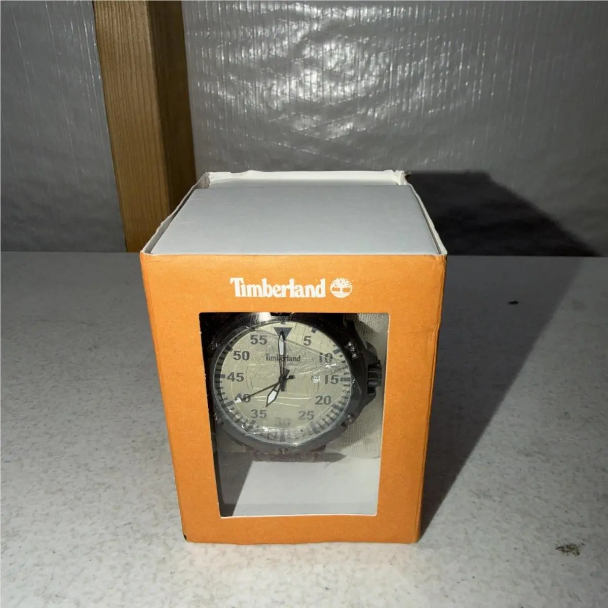 Timberland Men`s Analog Watch with Date Indicator with Leather Band TDWGB9002802