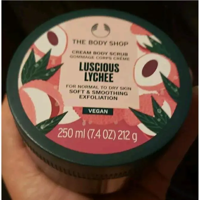 The Body Shop Luscious Lychee Creamy Body Scrub Exfoliation 250ml/7.4 oz by THE BODY SHOP
