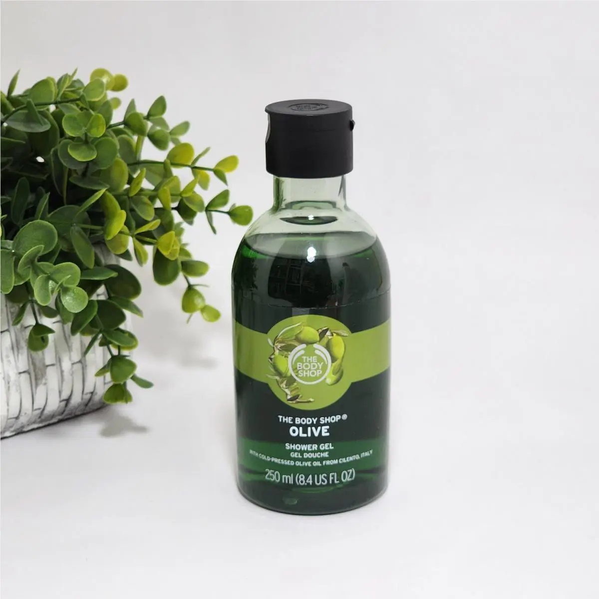 The Body Shop Olive Shower Gel 8.4 fl oz / 250 mL by THE BODY SHOP