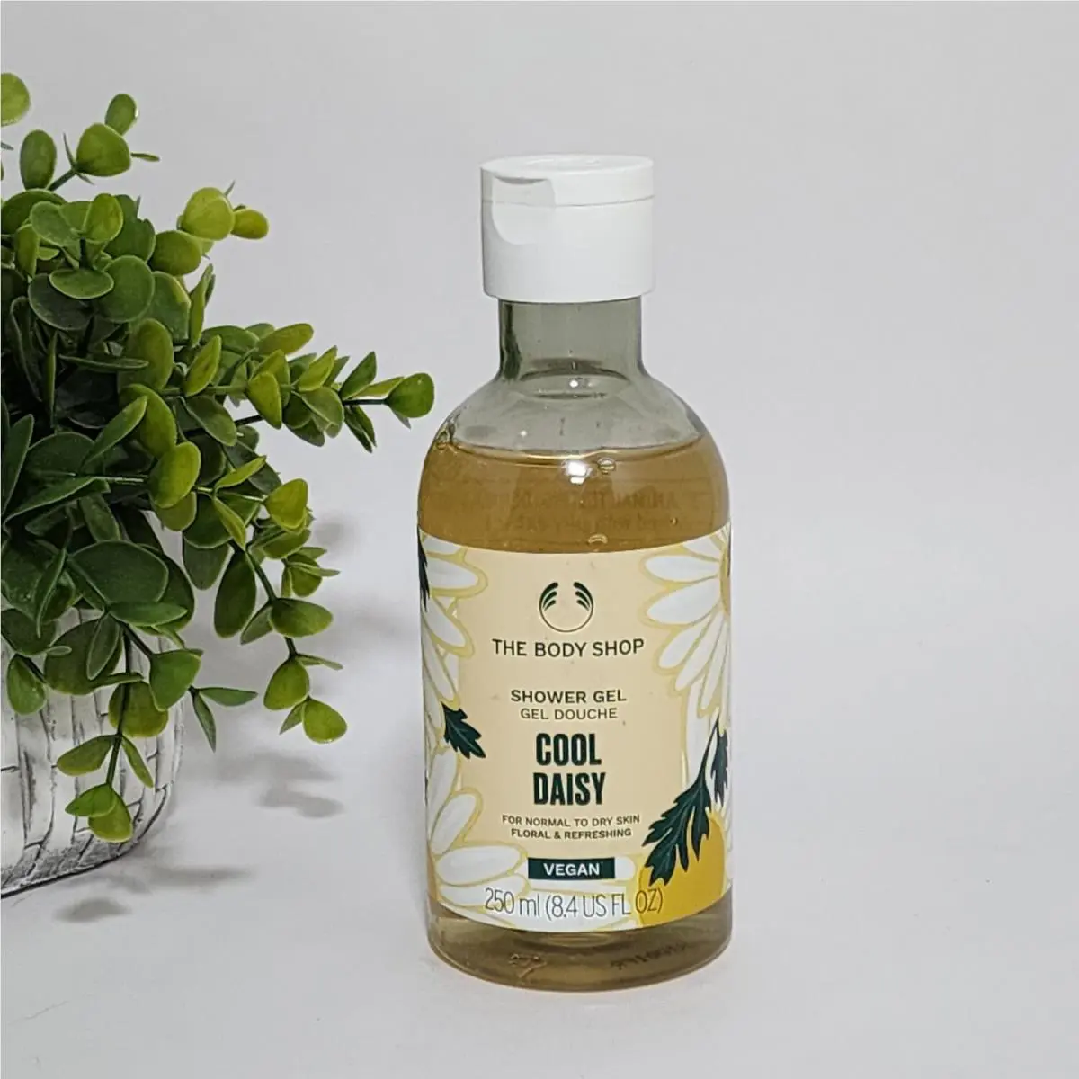 The Body Shop Cool Daisy Shower Gel For Normal to Dry Skin Vegan 8.4 fl oz by THE BODY SHOP
