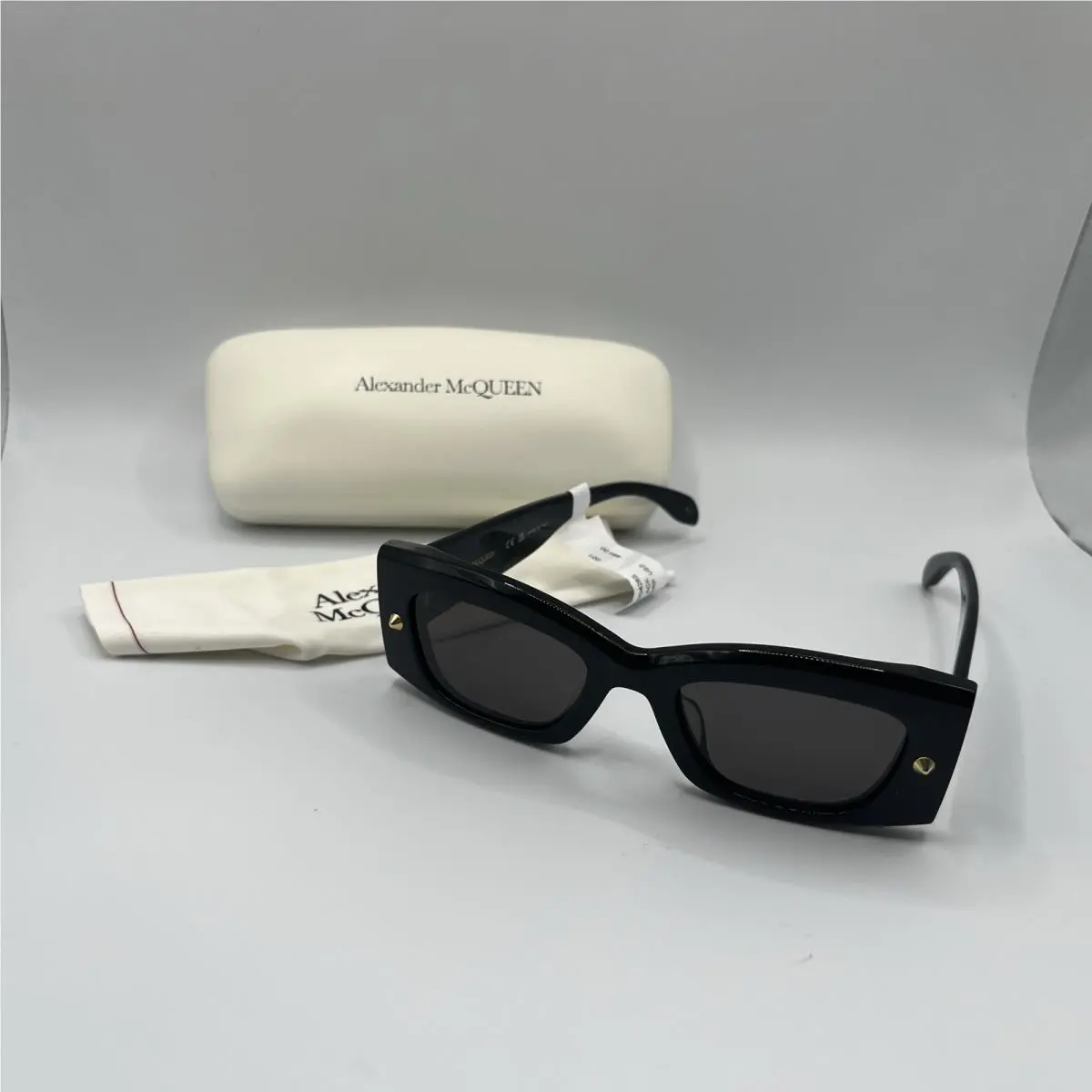 Alexander McQueen AM0426S Black Grey 51/20/140 unisex adults Sunglasses Alexander McQueen AM0426S Sunglasses Unisex Black 51mm New  main image 4