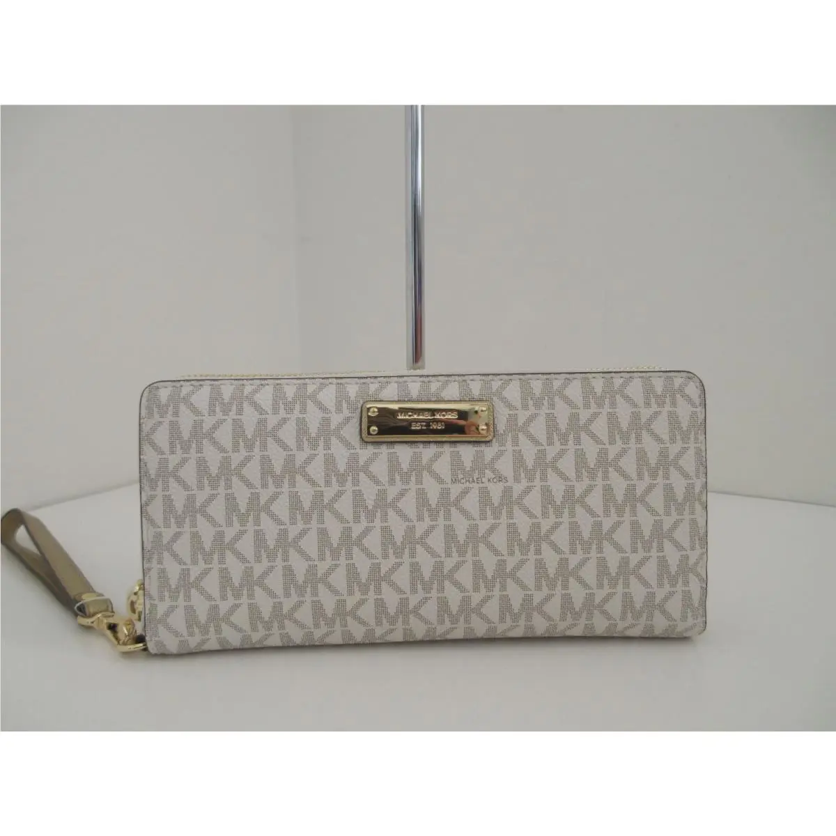 Michael Kors Money Pieces Signature Continental WALLET-$168-VANILLA