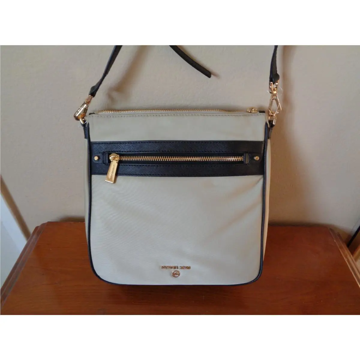 Michael Kors Jet Set Charm Light Sand Large Crossbody Shoulder Handbag