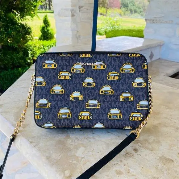 Michael Kors York City Jet Set Taxi Large East West Crossbody