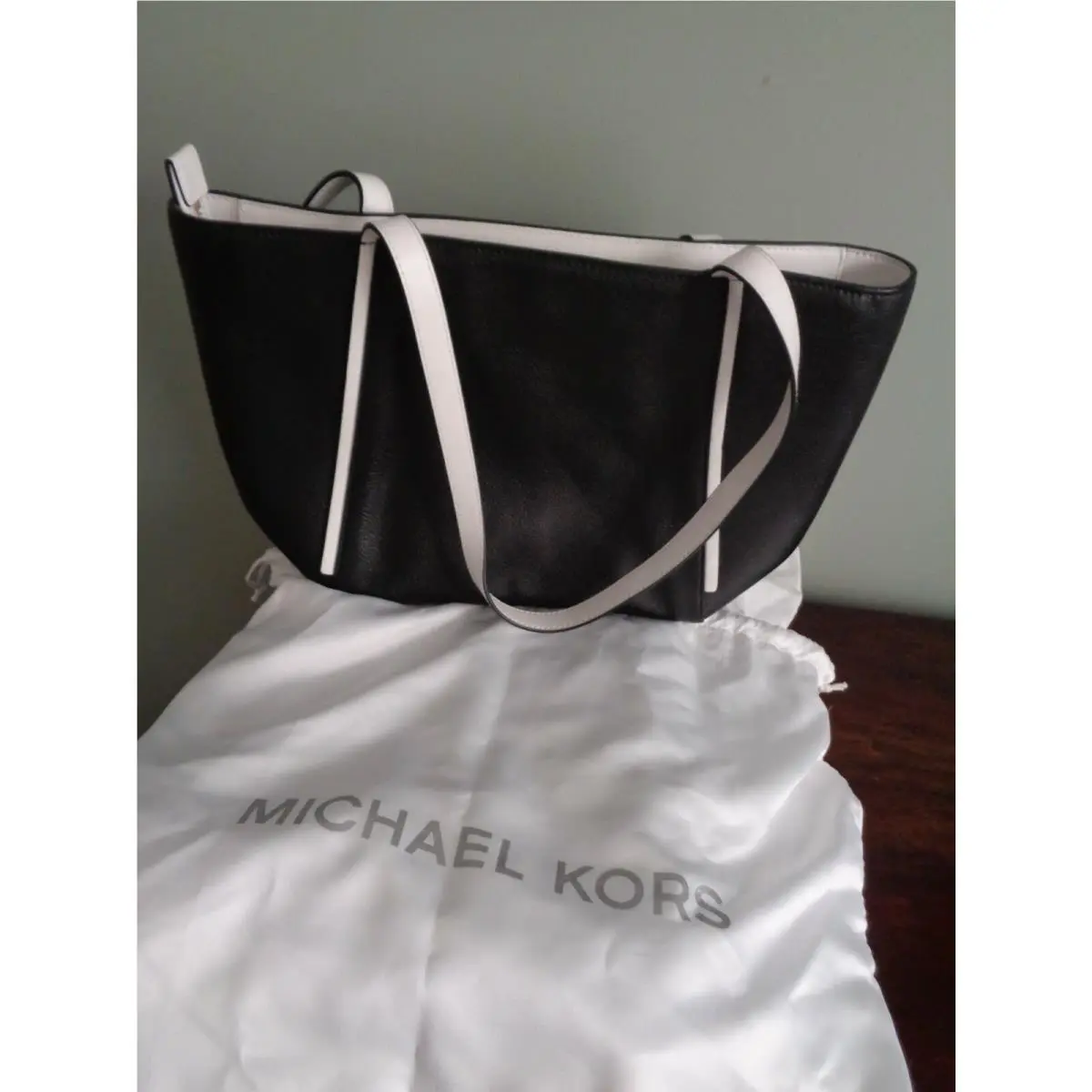 Black /opticwht SM TZ Tote Leather Hand Shoulder Bag by Michael Kors