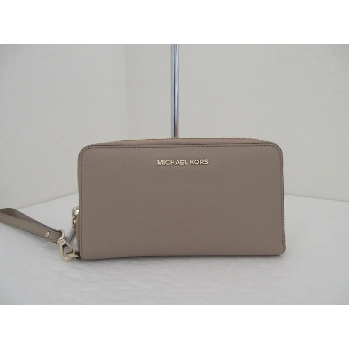 Michael Kors Large Flat Multifunction Leather Phone CASE/WALLET-$108