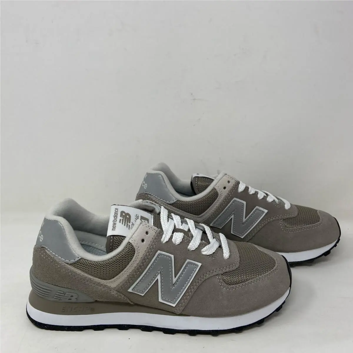 New Balance 574 Core Women’s Grey/white Sneakers Size 6.5