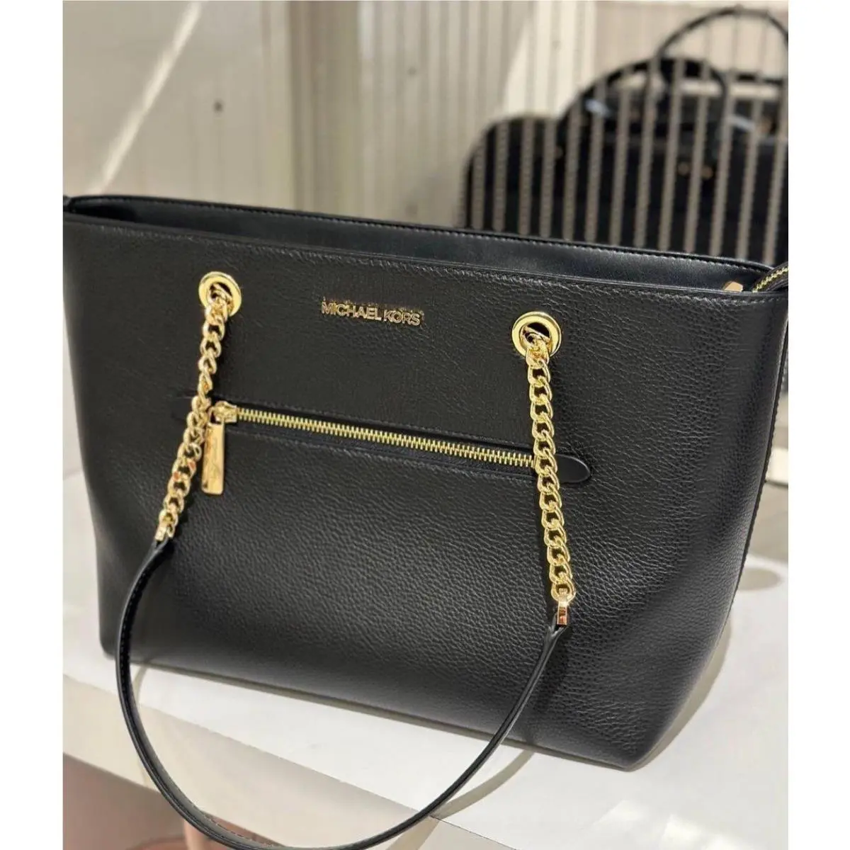 Medium Fashion Leather Tote Shoulder Bag In Black by Michael Kors