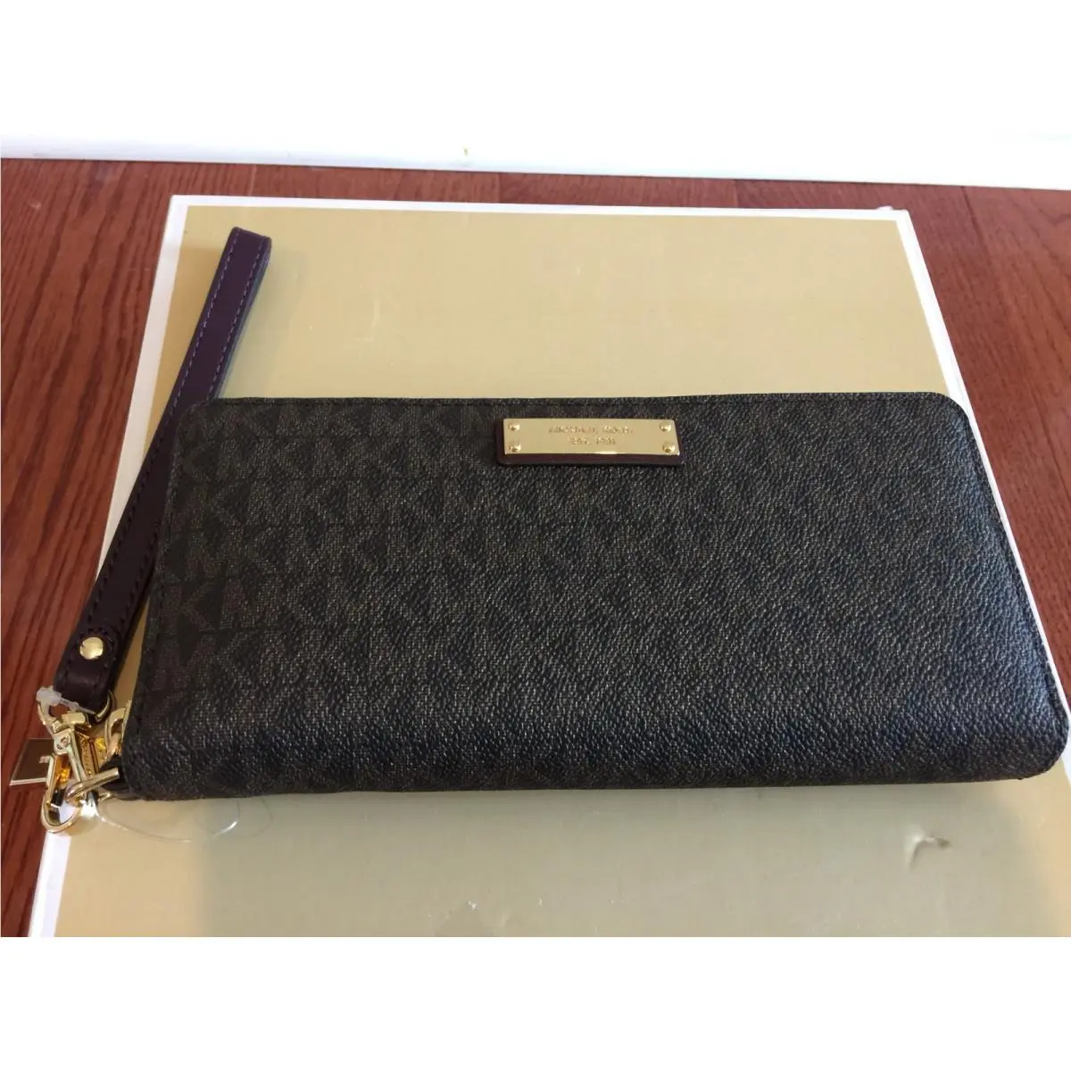 Michael Kors Money Pieces Continental Zip Around Travel Wrislet Wallet