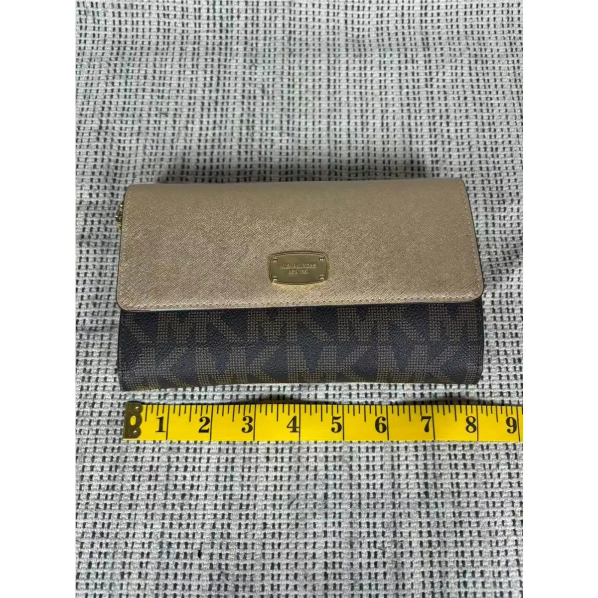 Michael Kors Jet Set Item Pvc Large Phone Wallet Crossbody in Gold 35H6MTTC7B
