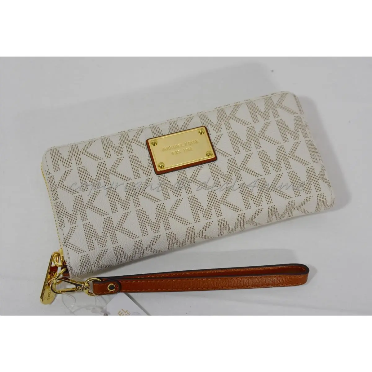 Michael Kors Signature Jet Set Travel Continental Wallet/wristlet in Vanilla