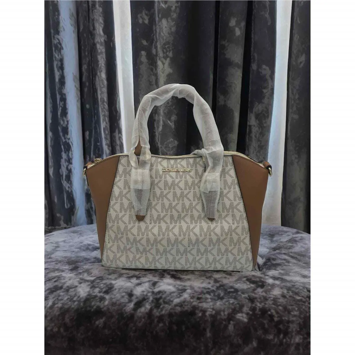 Michael Kors Ciara LG Tz Satchel Leather Vanilla - White, Hardware: Gold, Exterior: Vanilla