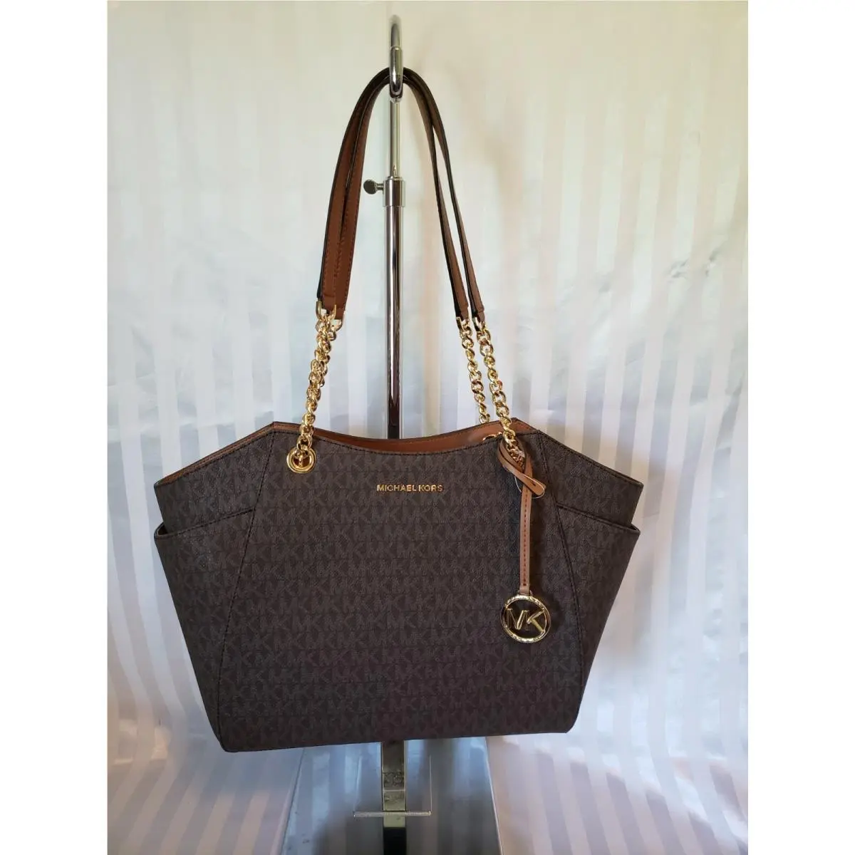 Michael Kors Jet Set Travel Large Signature Logo and Logo Charm Chain Semi Lux