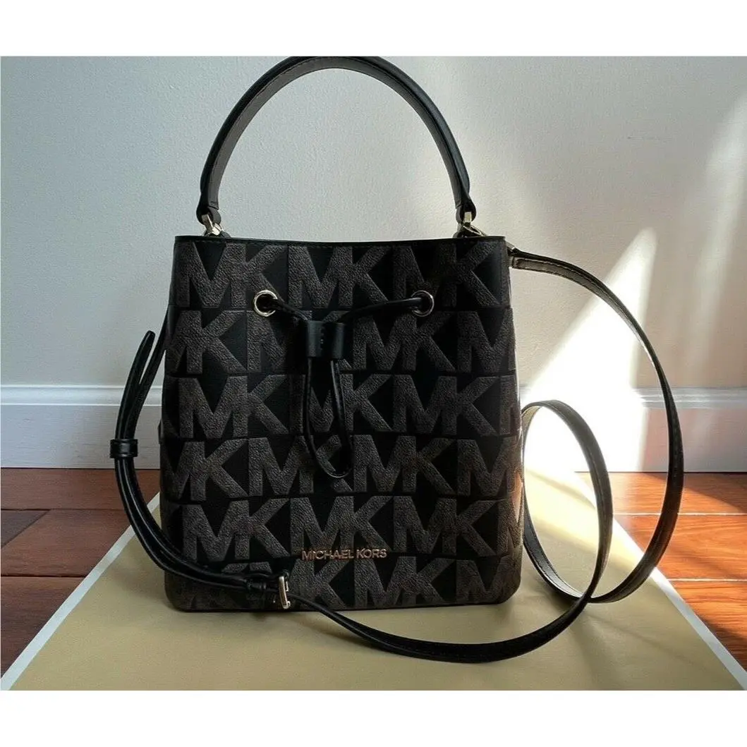 Michael Kors Suri Medium Bucket Crossbody/shoulder Bag Graphic Brown Black Logo