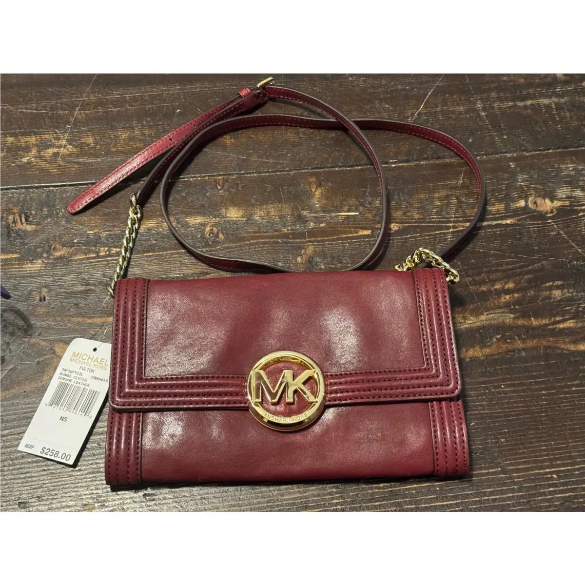 Michael Kors Fulton Women`s Handbag Cinnabar Leather Bombe Clutch Crossbody Bag