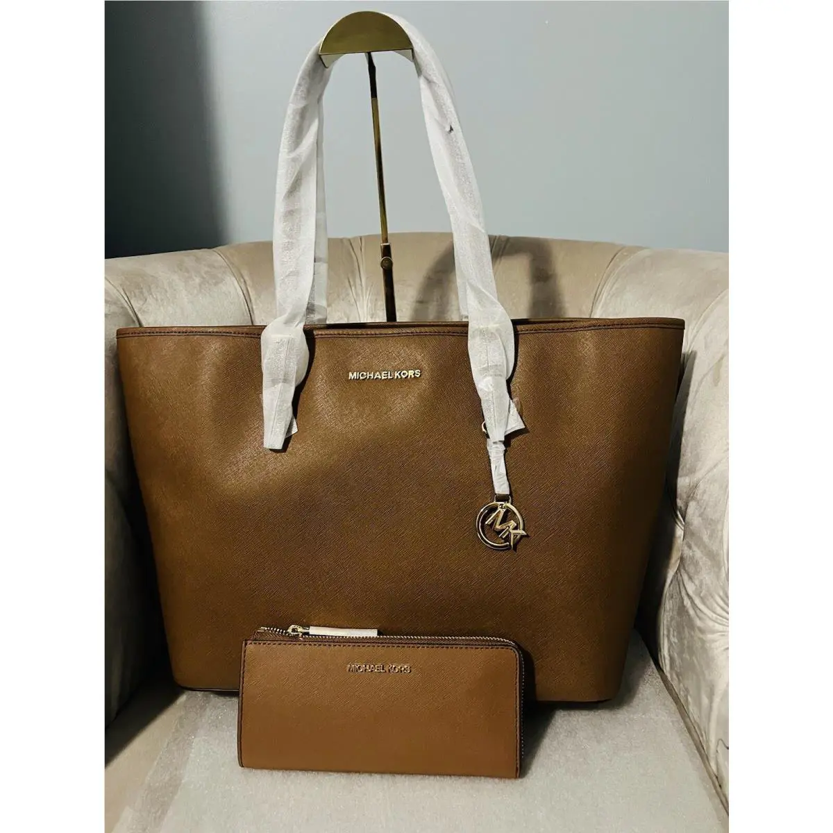 Michael Kors Jet Set Travel Large Carryall Tote Bag Handbag Luggage Wallet Set