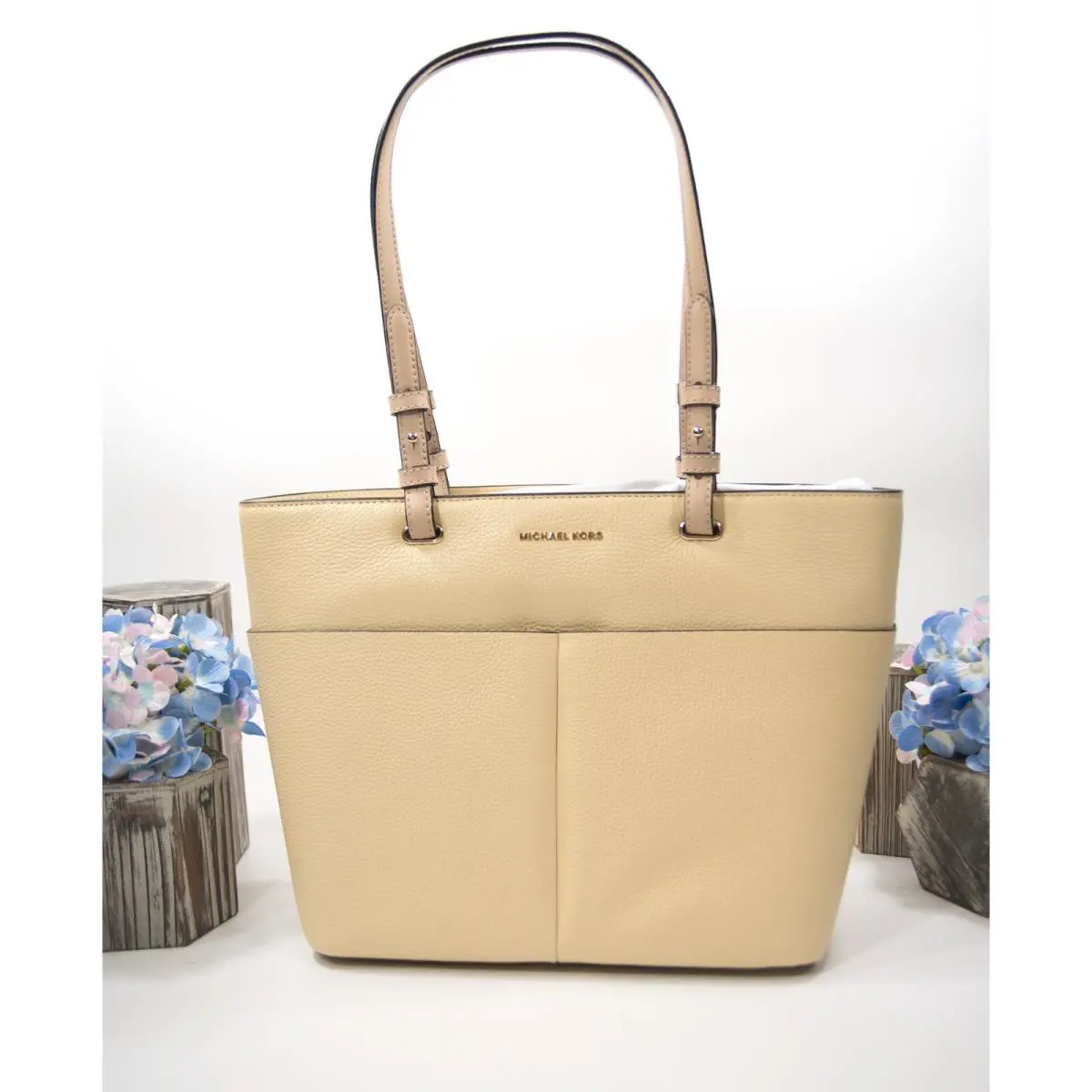 Michael Kors Bedford Buttermilk Leather Pocket Tote Bag