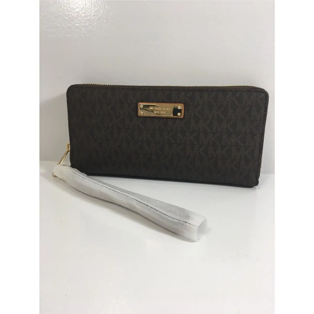 Michael Kors Women`s Jet Set Zip Around Continental Wallet Brown =