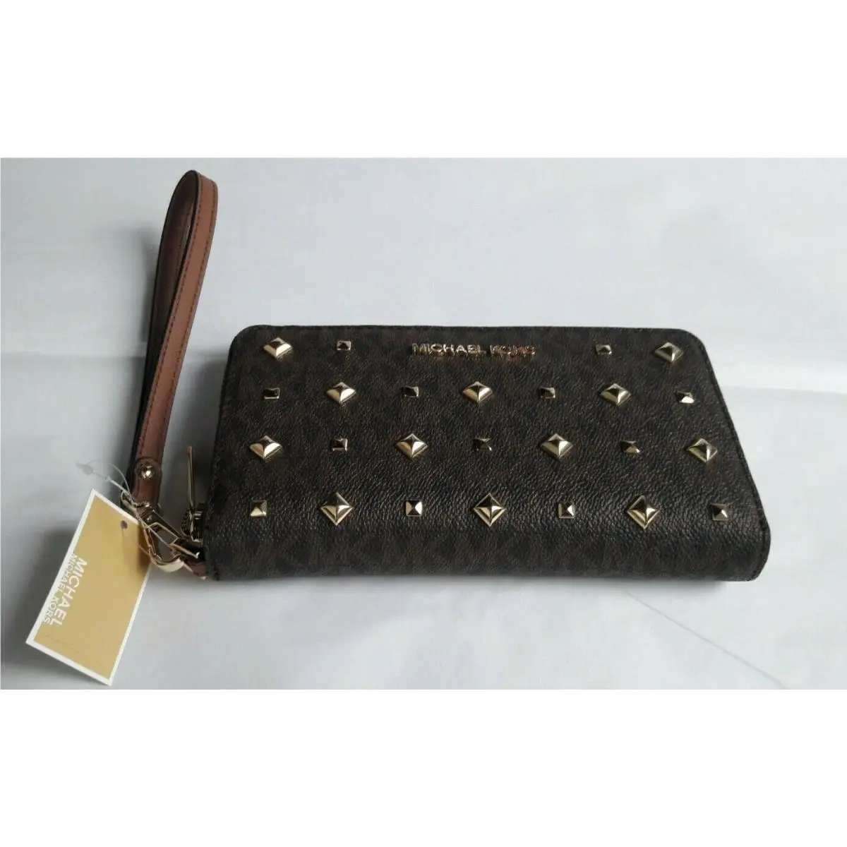 Michael Kors Signature Studded Phone Case Zip Around Wallet_brown