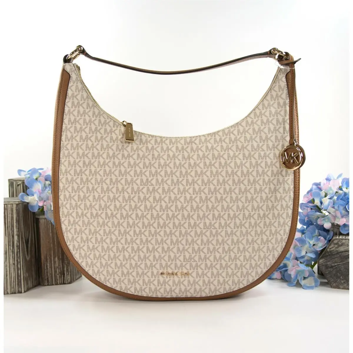 Michael Kors Jet Set Linda Acorn Leather Vanilla Monogram Slim Large Hobo