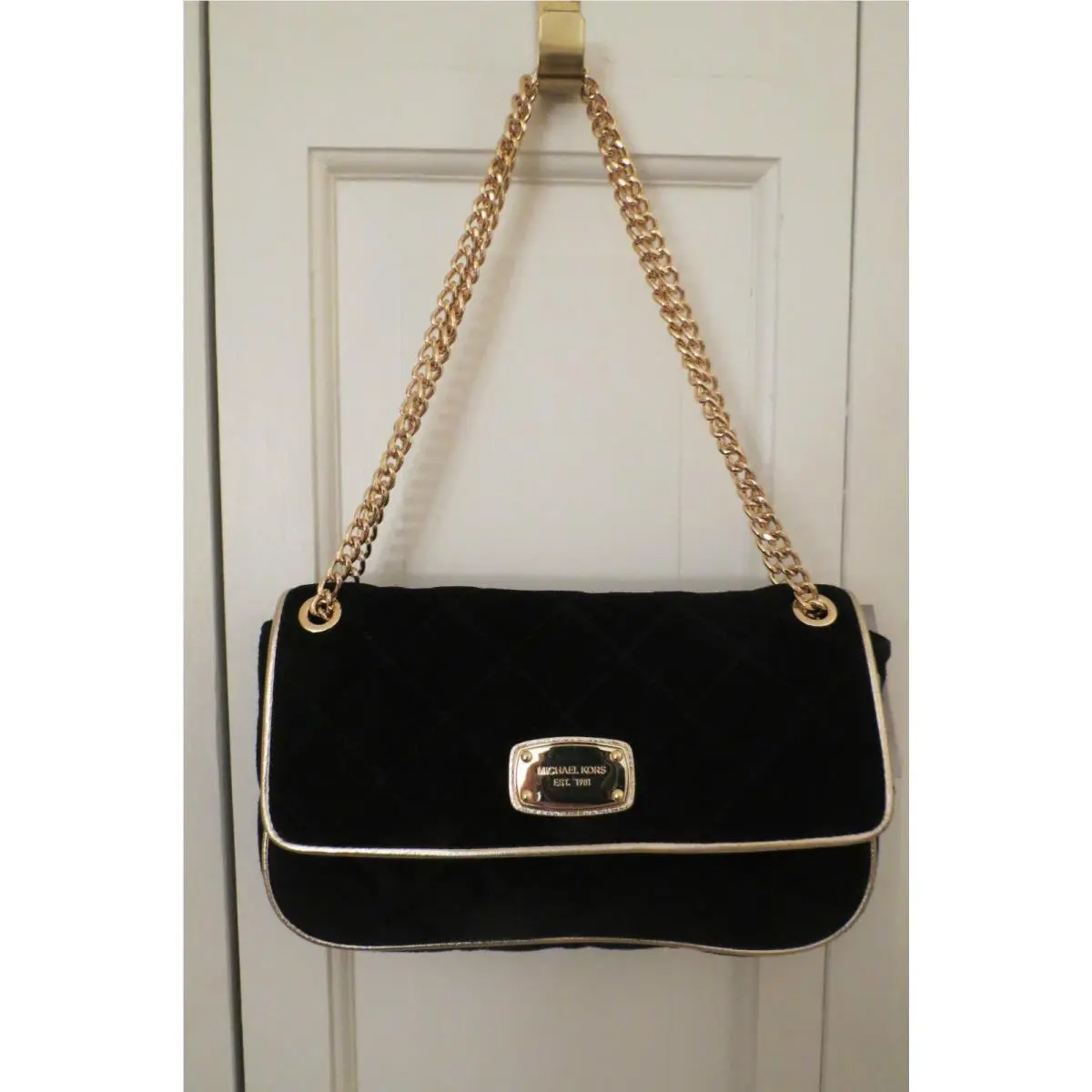 Stylish Michael Kors Black Quilted Leather Shoulder Bag –